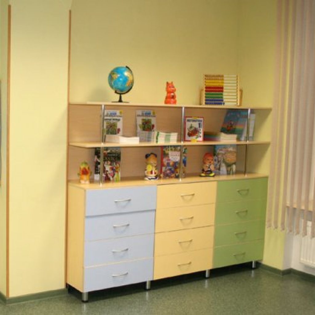 Мебель для игрушек в детском саду